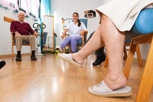 Clase de gerontogimnasia en el centro de día Bo-Lar de Vigo
